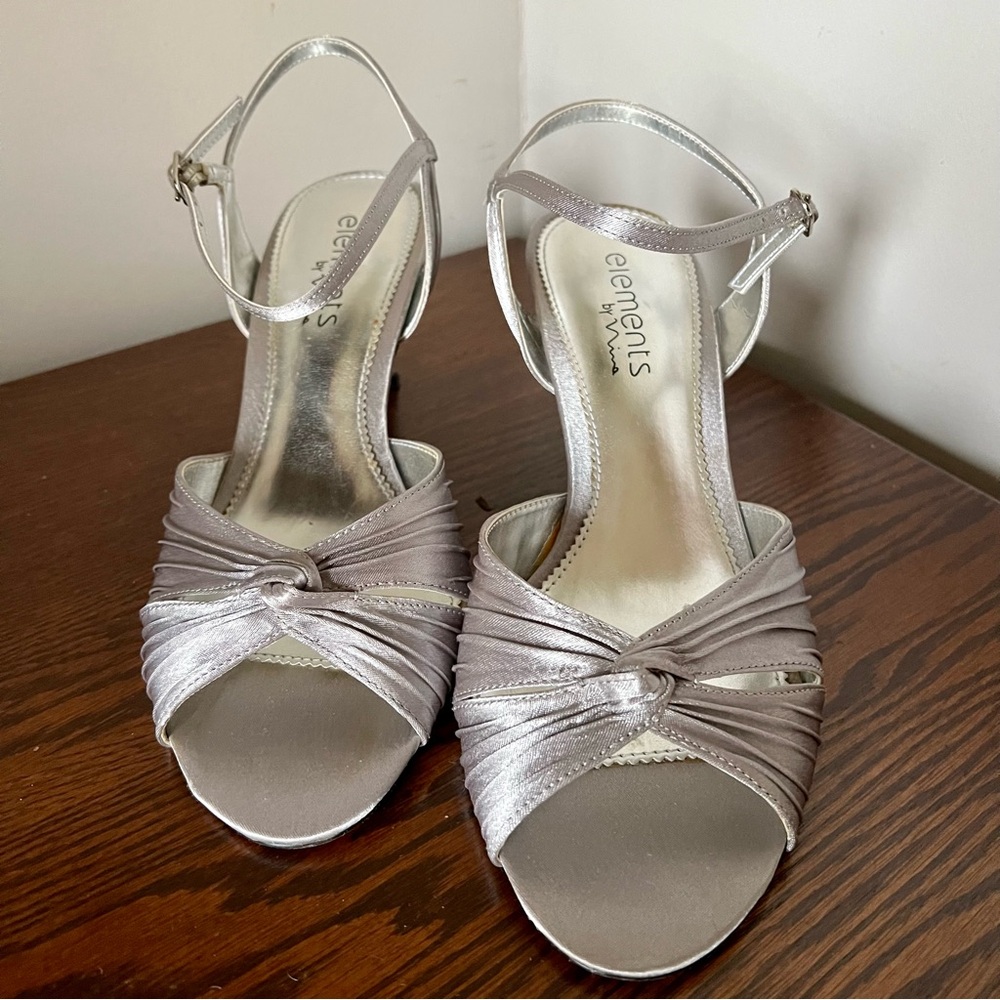 ELEMENTS by NINA HEAVENLY METALLIC SILVER DRESS HEELS